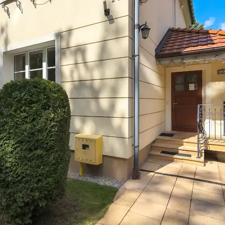 Spacious & Elegant For 8 Guests In By Renters شقة