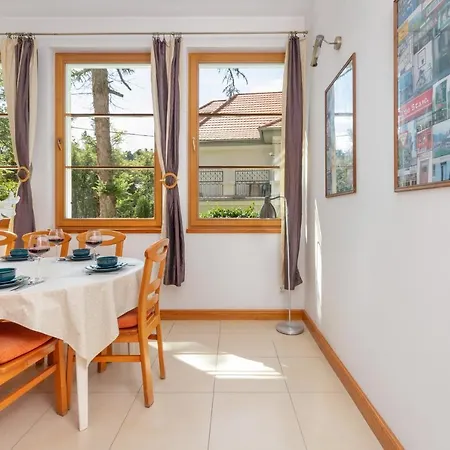 Spacious & Elegant For 8 Guests In By Renters * سوبوت