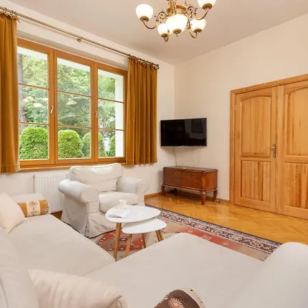 Spacious & Elegant For 8 Guests In By Renters *