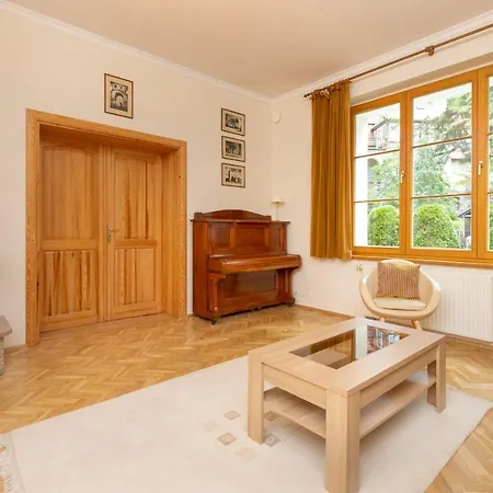 Apartamento Spacious & Elegant For 8 Guests In By Renters