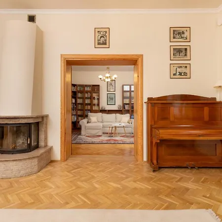 Spacious & Elegant For 8 Guests In By Renters *