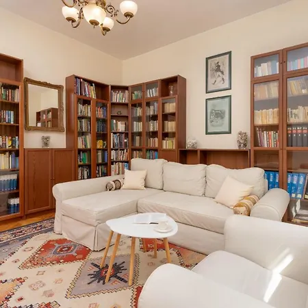 Apartamento Spacious & Elegant For 8 Guests In By Renters