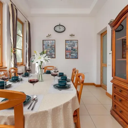 Apartamento Spacious & Elegant For 8 Guests In By Renters *