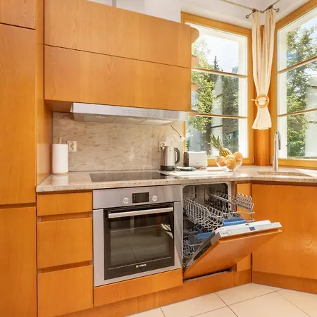 Spacious & Elegant For 8 Guests In By Renters